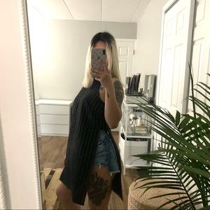 F21 MOCK NECK SLEEVELESS SIDE SLIT BLOUSE